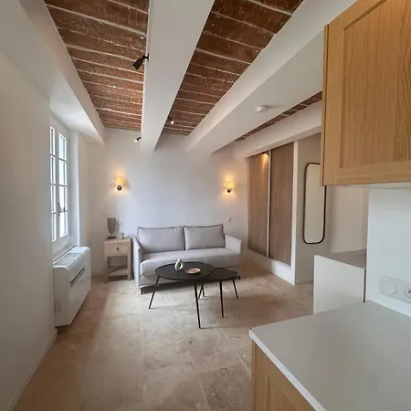 Apartmán Le Paon L Old Town & Ac L Shellter