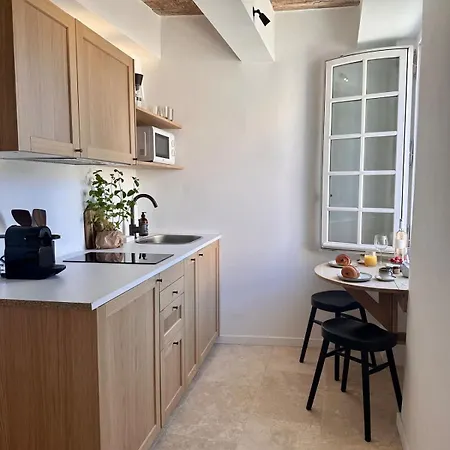 Le Paon L Old Town & Ac L Shellter