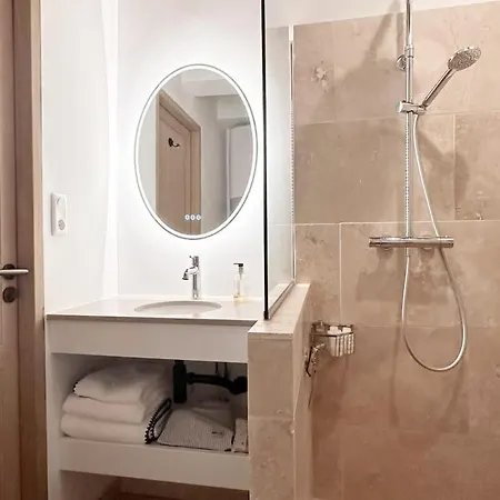 Le Paon L Old Town & Ac L Shellter شقة *