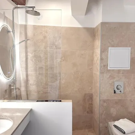 Apartmán Le Paon L Old Town & Ac L Shellter *