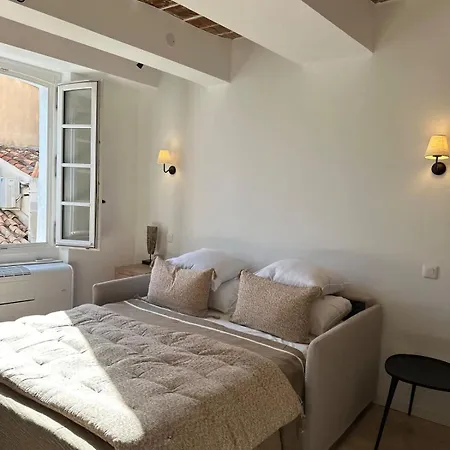 Le Paon L Old Town & Ac L Shellter Apartmán