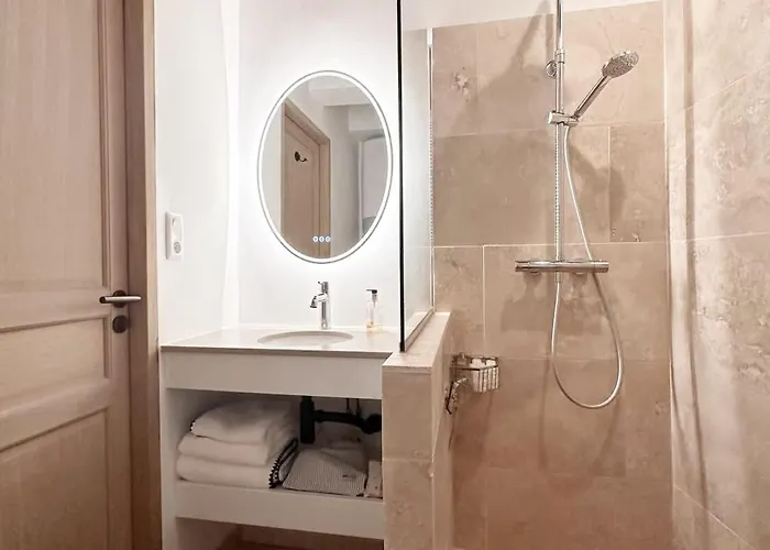 Le Paon L Old Town & Ac L Shellter Apartment *