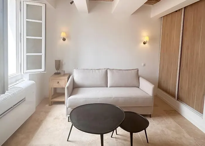 Apartment Le Paon L Old Town & Ac L Shellter Saint-Tropez